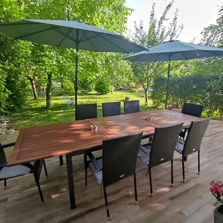 Benaja Swiss Nyaralohaz Кестхей