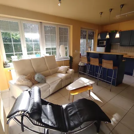 別荘 Benaja Swiss Nyaralohaz