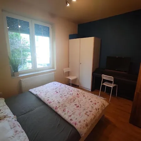 別荘 Benaja Swiss Nyaralohaz