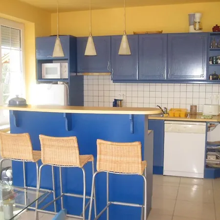 別荘 Benaja Swiss Nyaralohaz