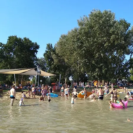 別荘 Benaja Swiss Nyaralohaz